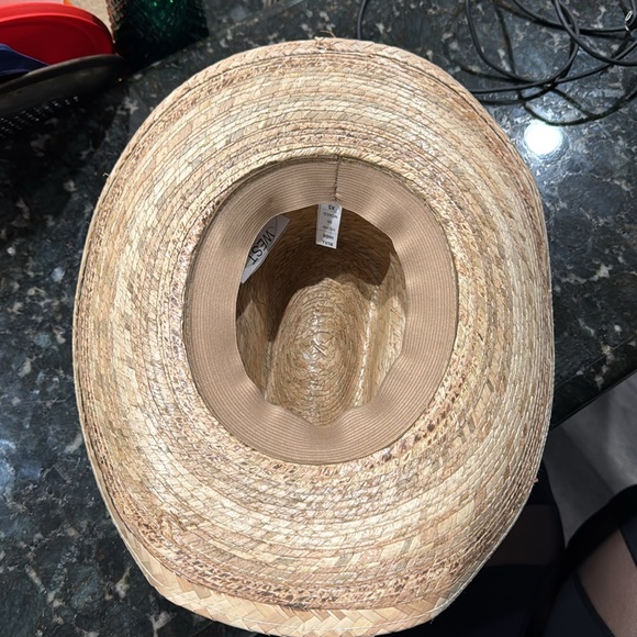 Kids cowboy hat size XS
Bullhide brand
New, never worn - Picture 3 of 4